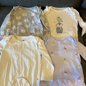 Baby Gap winter themed long sleeve bodysuits 18 mo